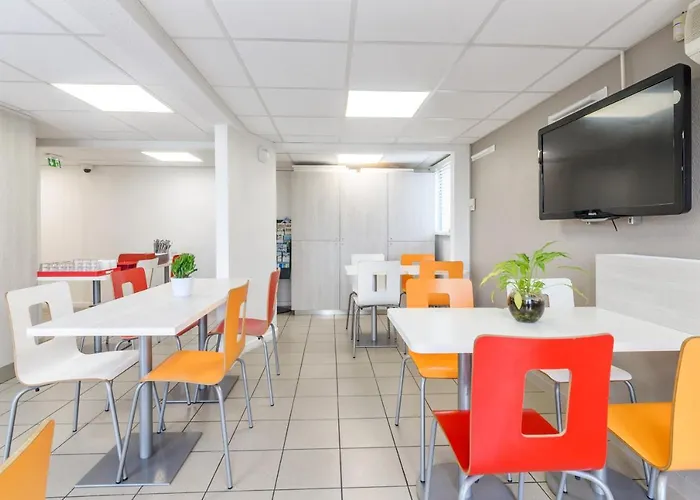 Kyriad Direct Annemasse - Genève Hotel