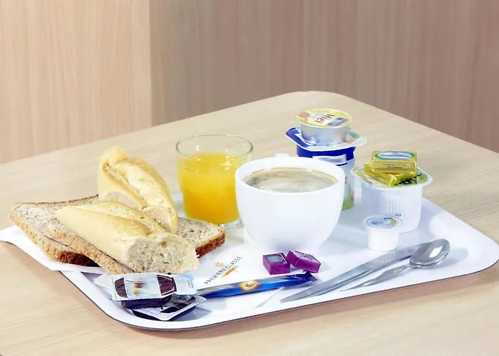 Kyriad Direct Annemasse - Genève Hotel 3*