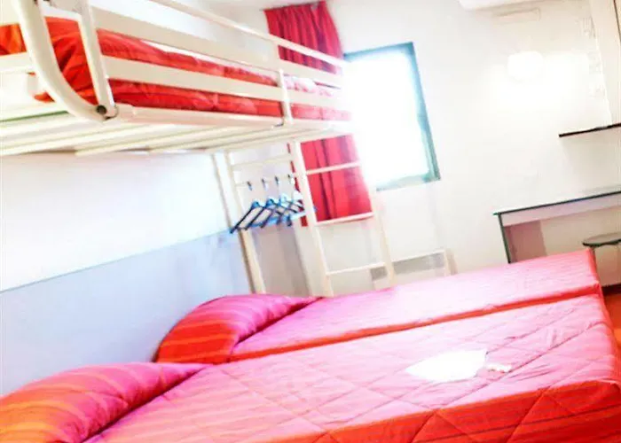 Kyriad Direct Annemasse - Genève Hotel 3*