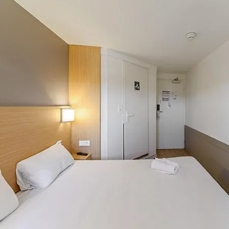Kyriad Direct Annemasse - Geneve 3* Gaillard