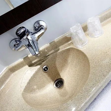Kyriad Direct Annemasse - Geneve Hotel 3*