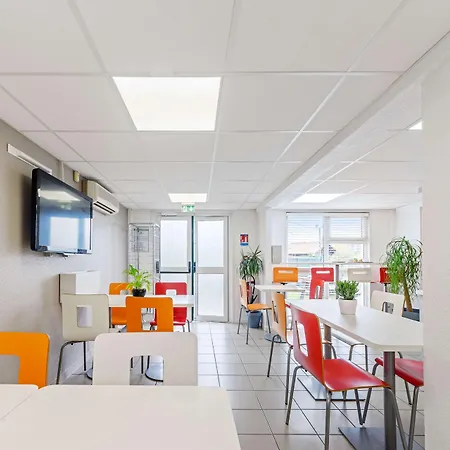 Kyriad Direct Annemasse - Genève Hotel 3*