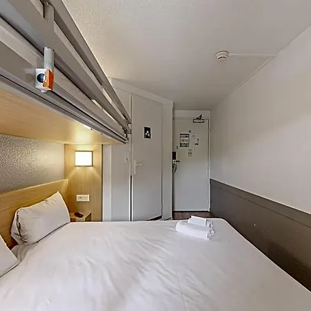 Kyriad Direct Annemasse - Geneve 3*