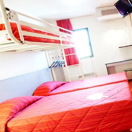 Kyriad Direct Annemasse - Geneve Hotel 3*